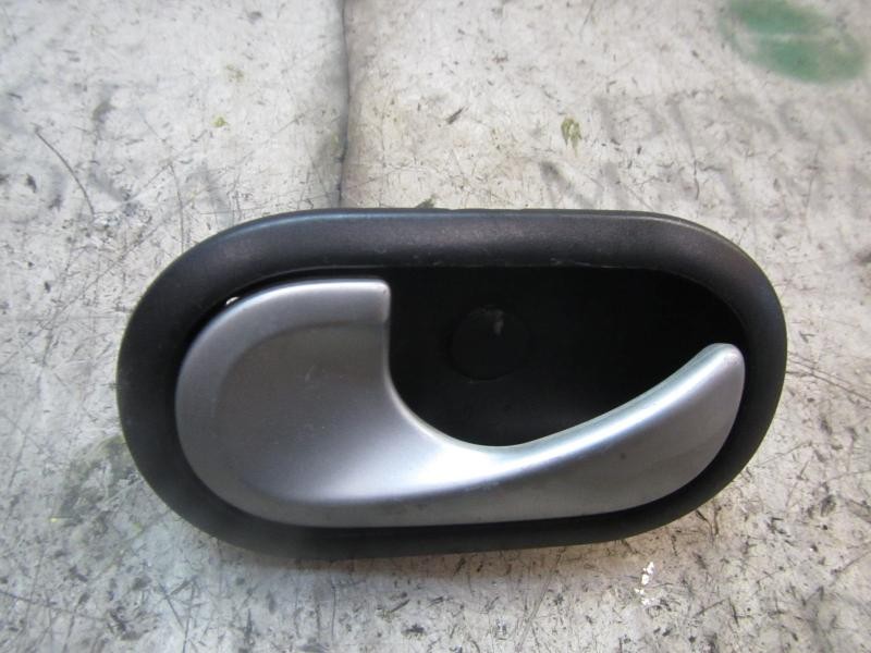 Recambio de maneta interior delantera izquierda para renault clio iii confort expression referencia OEM IAM   