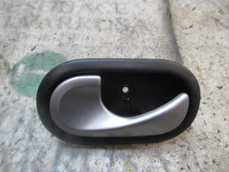 Recambio de maneta interior trasera izquierda para renault clio iii confort expression referencia OEM IAM   