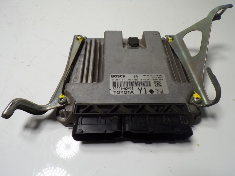Recambio de centralita motor uce para toyota auris 1.4 turbodiesel cat referencia OEM IAM 896600ZE10 8966102Y10 