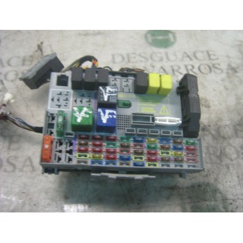 CAJA RELES / FUSIBLES 