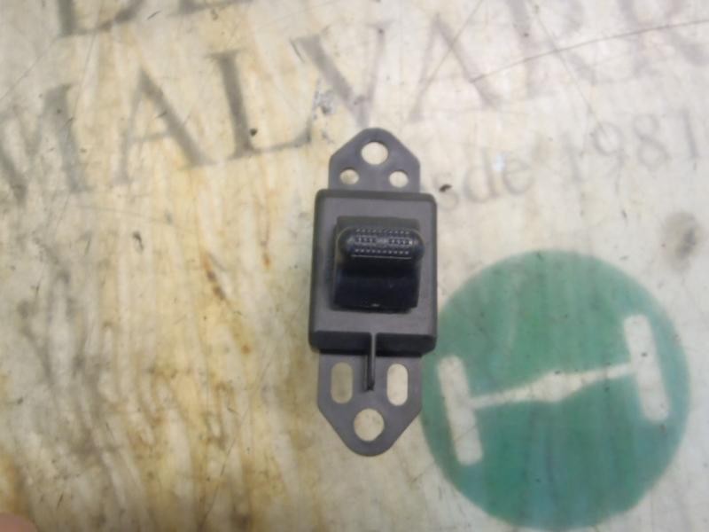 Recambio de mando elevalunas trasero izquierdo para chrysler voyager (rg) 2.5 crd se referencia OEM IAM   