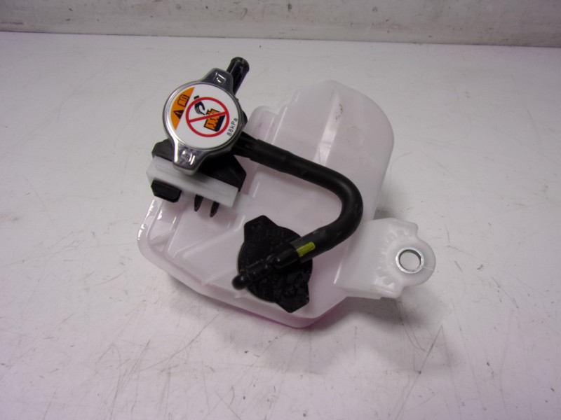 Recambio de deposito expansion para toyota corolla cross hybrid 1.8 referencia OEM IAM 1647037040  