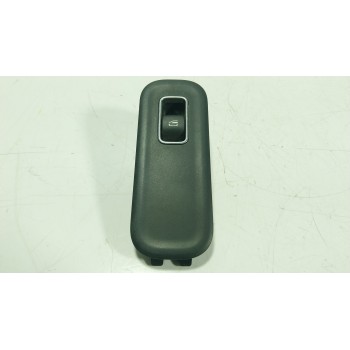 MANDO ELEVALUNAS DELANTERO DERECHO A1679050201 A1679050201 