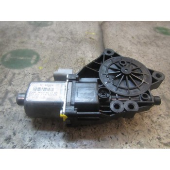 MOTOR ELEVALUNAS TRASERO DERECHO 834601P000 0130822638 0130822638