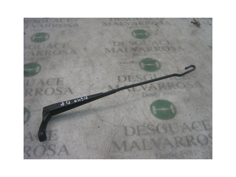 Recambio de brazo limpia delantero derecho para volkswagen passat berlina (3b2) berlina referencia OEM IAM   