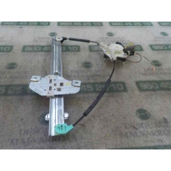 ELEVALUNAS DELANTERO DERECHO 824021W010 