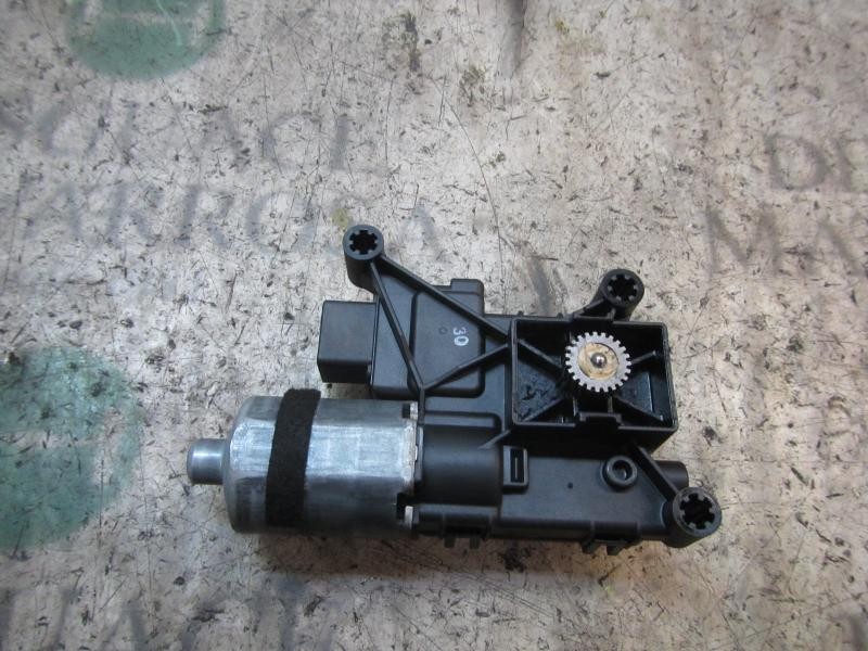 Recambio de motor techo electrico para peugeot 308 confort referencia OEM IAM 8401RR 0390200075 0390200075