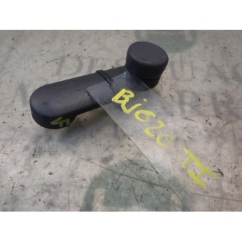 MANETA ELEVALUNAS TRASERA IZQUIERDA 