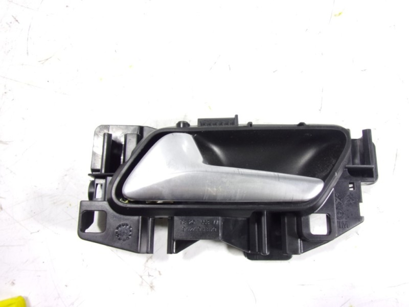 Recambio de maneta interior delantera izquierda para peugeot 208 (p2) 1.2 puretech referencia OEM IAM 98201553VV  