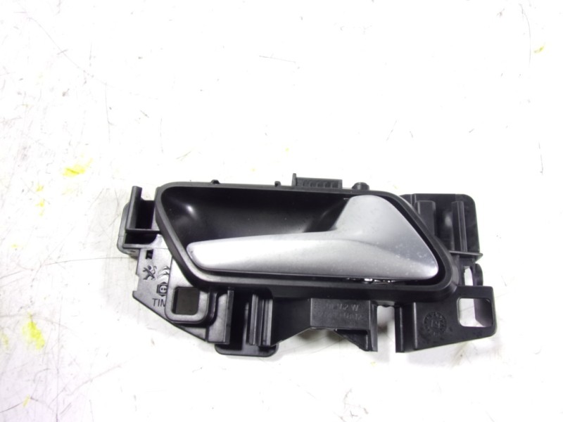 Recambio de maneta interior trasera derecha para peugeot 208 (p2) 1.2 puretech referencia OEM IAM 98201552VV  