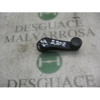 MANETA ELEVALUNAS TRASERA DERECHA 