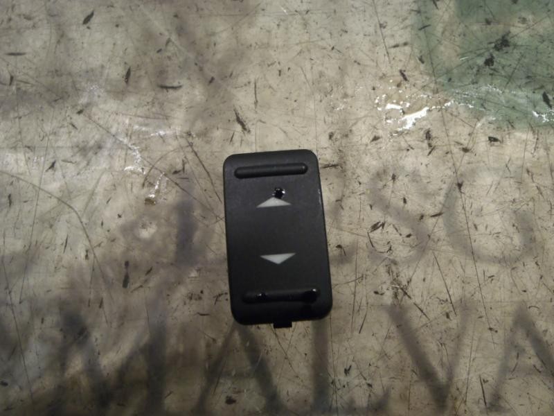 Recambio de mando elevalunas trasero derecho para ford focus berlina (cap) ambiente (d) referencia OEM IAM   