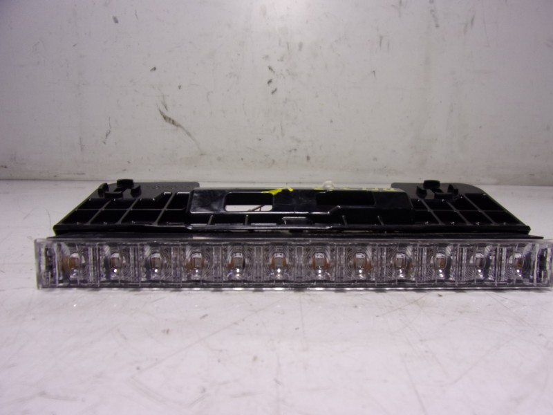 Recambio de piloto trasero central para toyota corolla cross hybrid 1.8 referencia OEM IAM 81570K0050  