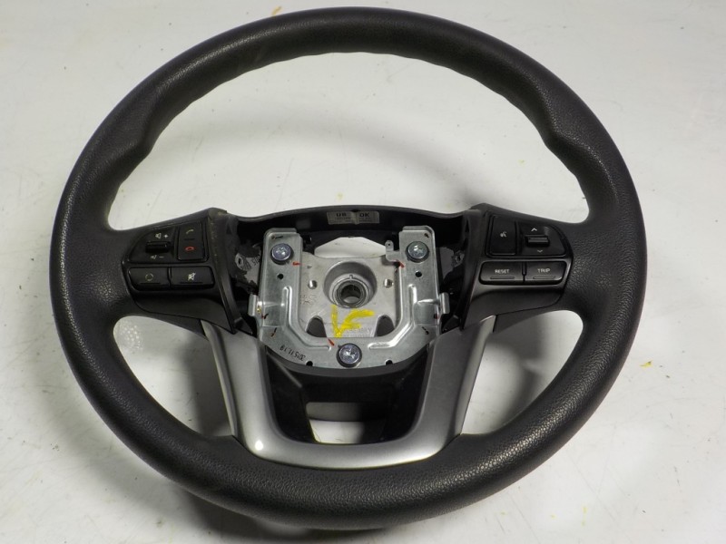 Recambio de volante para kia rio 1.2 cat referencia OEM IAM 561001W572HU  