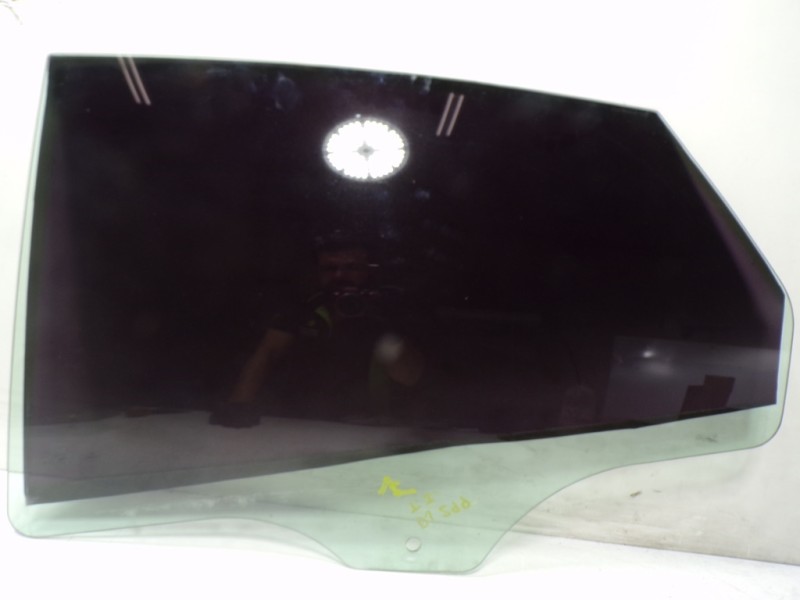 Recambio de cristal puerta trasero izquierdo para ford mondeo lim. trend referencia OEM IAM 1870670  