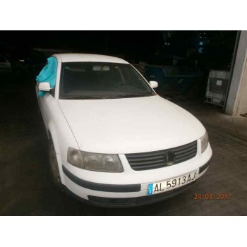 VOLKSWAGEN PASSAT BERLINA (3B2)
