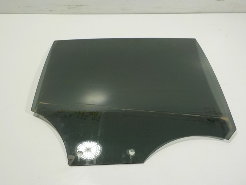 Recambio de cristal puerta trasero derecho para peugeot 208 (p2) 1.2 puretech referencia OEM IAM 9823170280  