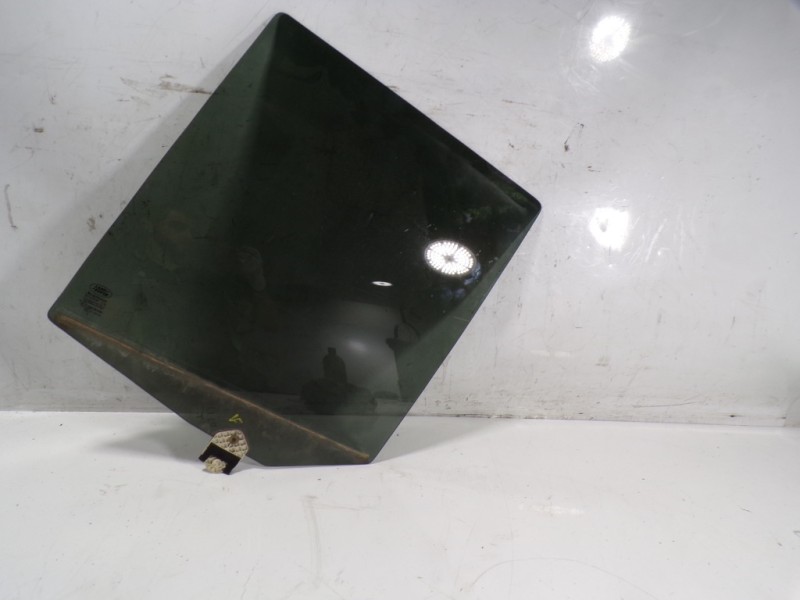 Recambio de cristal puerta trasero izquierdo para land rover discovery 4 tdv6 se referencia OEM IAM CVB500290  