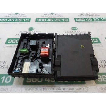 CAJA RELES / FUSIBLES 