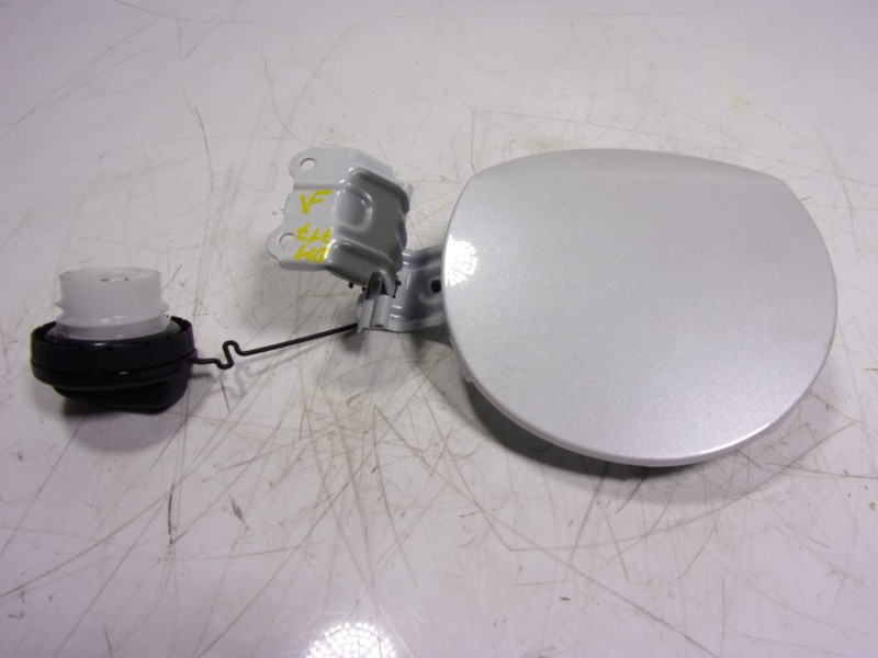 Recambio de tapa combustible para toyota corolla hybrid referencia OEM IAM 7735002220  7730012020