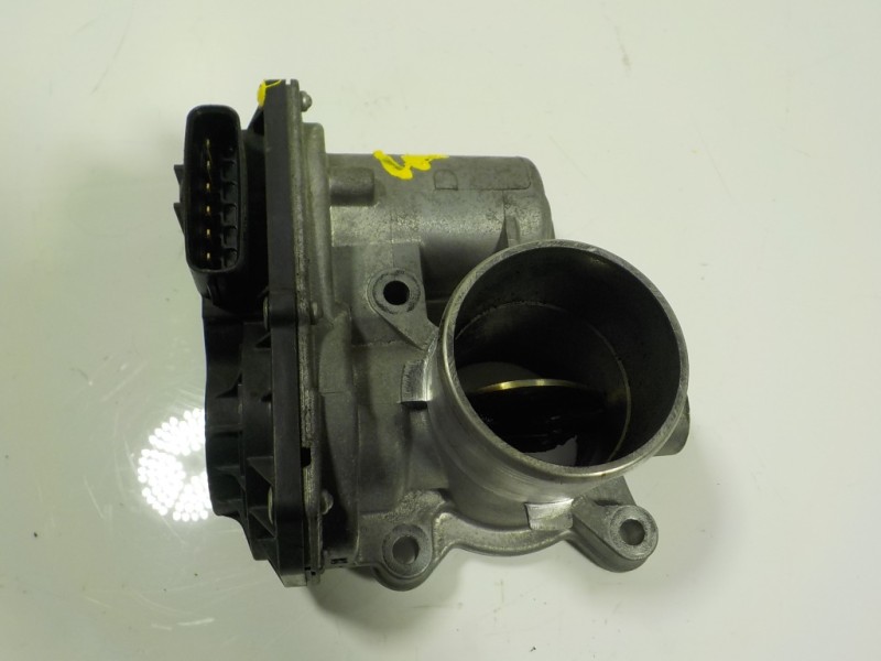 Recambio de caja mariposa para toyota auris 1.4 turbodiesel cat referencia OEM IAM 261000N030  