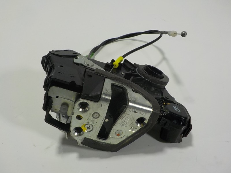 Recambio de cerradura puerta delantera derecha para toyota auris 1.4 turbodiesel cat referencia OEM IAM 6903005130  