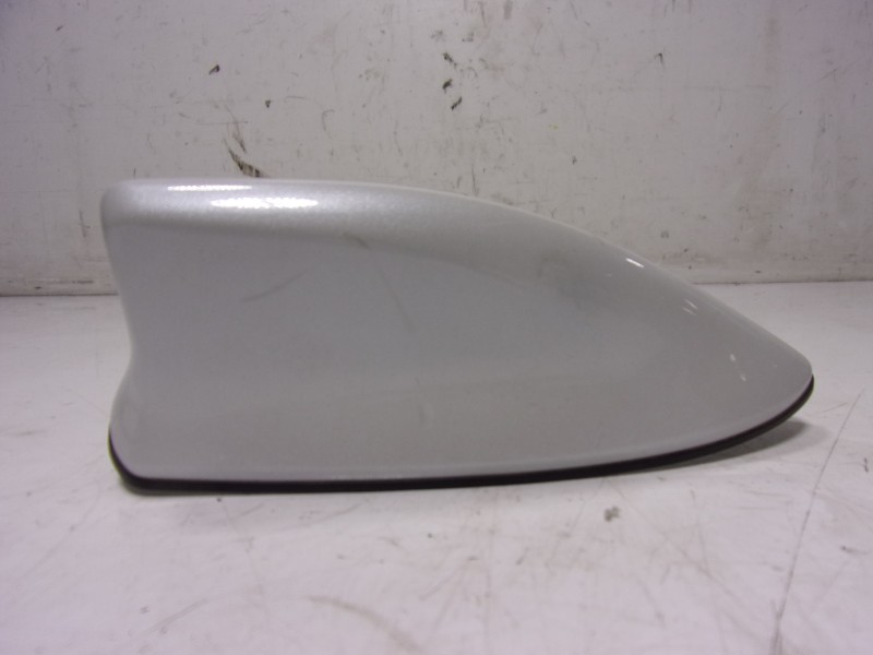 Recambio de antena para toyota corolla cross hybrid 1.8 referencia OEM IAM 8676052020  