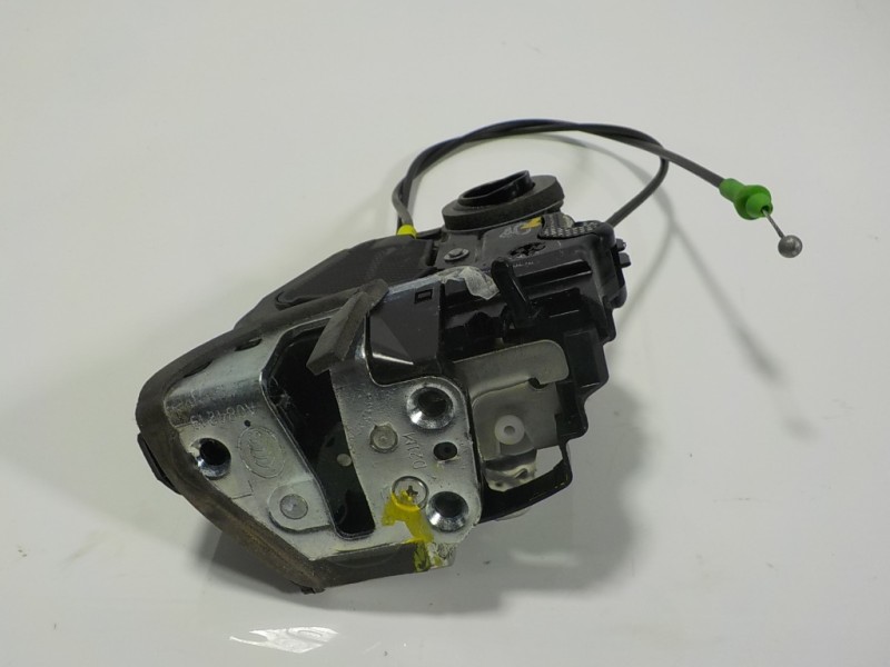 Recambio de cerradura puerta trasera izquierda para toyota auris 1.4 turbodiesel cat referencia OEM IAM 6906005050  