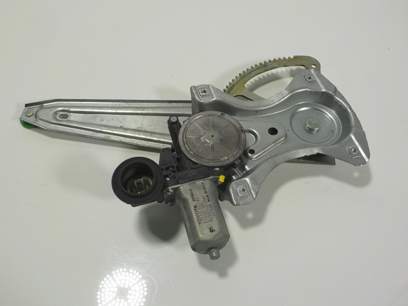 Recambio de elevalunas trasero derecho para toyota auris 1.4 turbodiesel cat referencia OEM IAM 6983002240 857200D120 