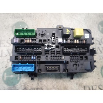 CAJA RELES / FUSIBLES 