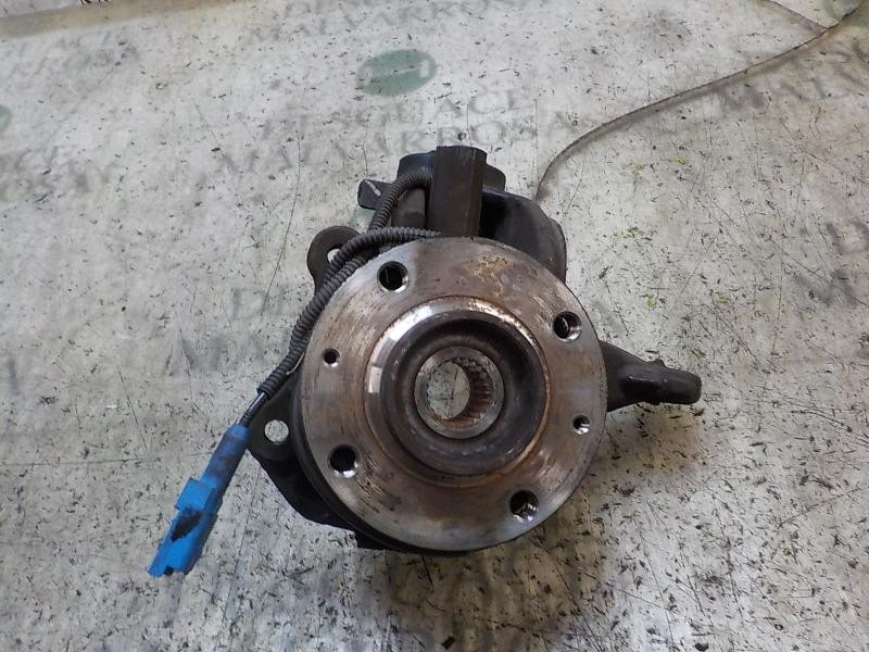 Recambio de mangueta delantera izquierda para peugeot 207 1.6 16v hdi fap referencia OEM IAM   
