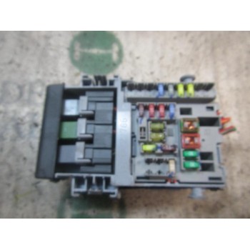 CAJA RELES / FUSIBLES 