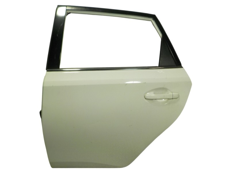 Recambio de puerta trasera izquierda para toyota auris 1.4 turbodiesel cat referencia OEM IAM 6700402380  
