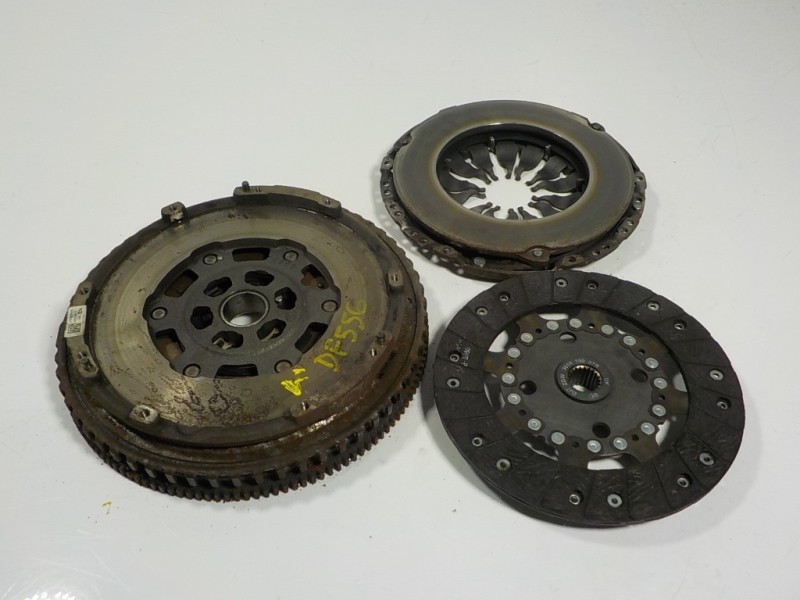 Recambio de kit embrague para renault megane iv berlina 5p 1.3 tce referencia OEM IAM  302053062R 