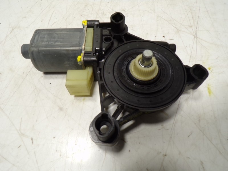 Recambio de motor elevalunas delantero izquierdo para volkswagen tiguan 2.0 tdi referencia OEM IAM 5Q0959802C 5Q0959802C 