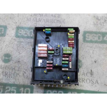 CAJA RELES / FUSIBLES 