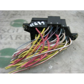 CAJA RELES / FUSIBLES 