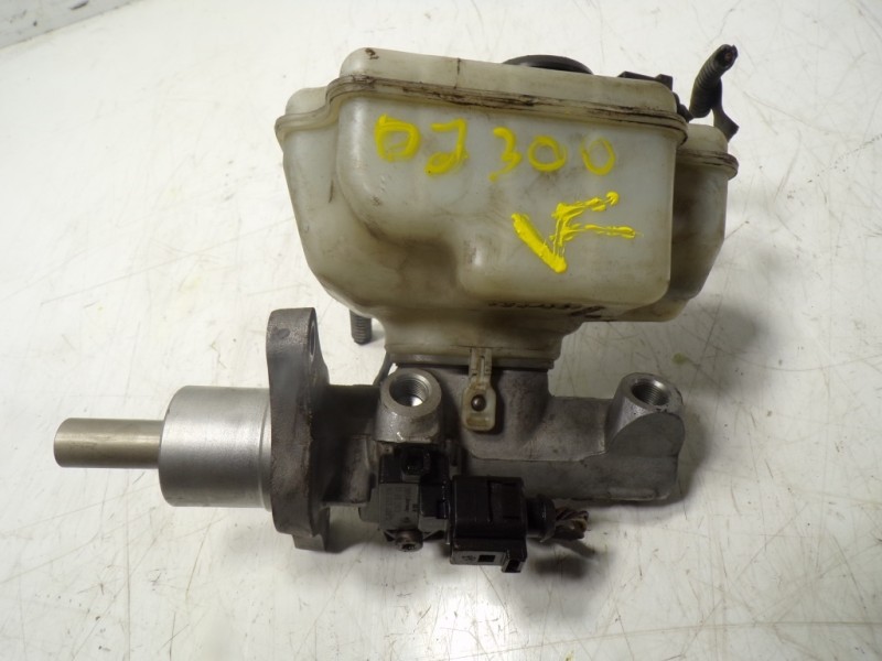 Recambio de bomba freno para skoda yeti 1.2 tsi referencia OEM IAM 1K1614019K 1K1611301D 