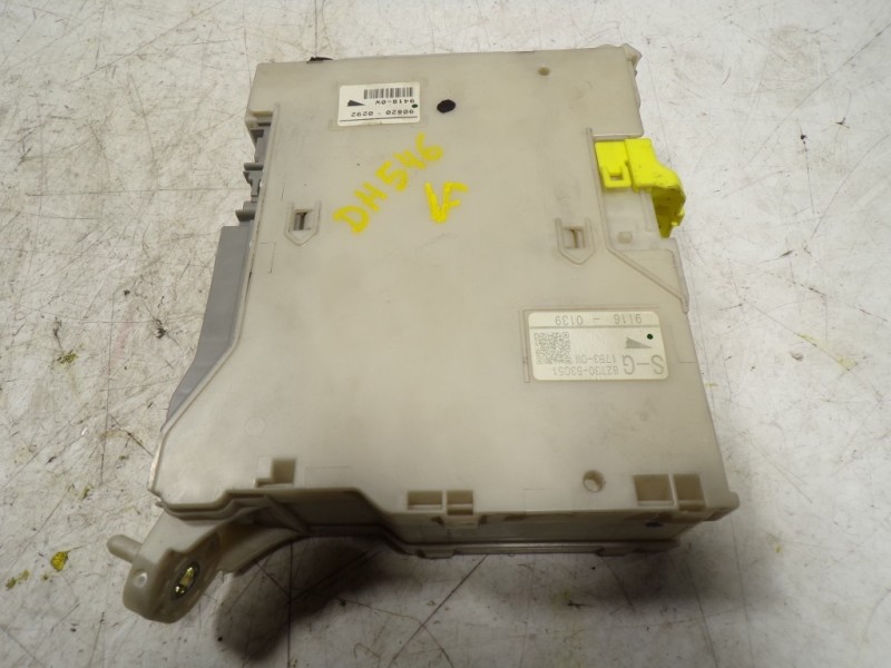 Recambio de caja reles / fusibles para lexus is200 (ds2/is2) 2.2 d-cat referencia OEM IAM 8273053051 8273053051 908200292