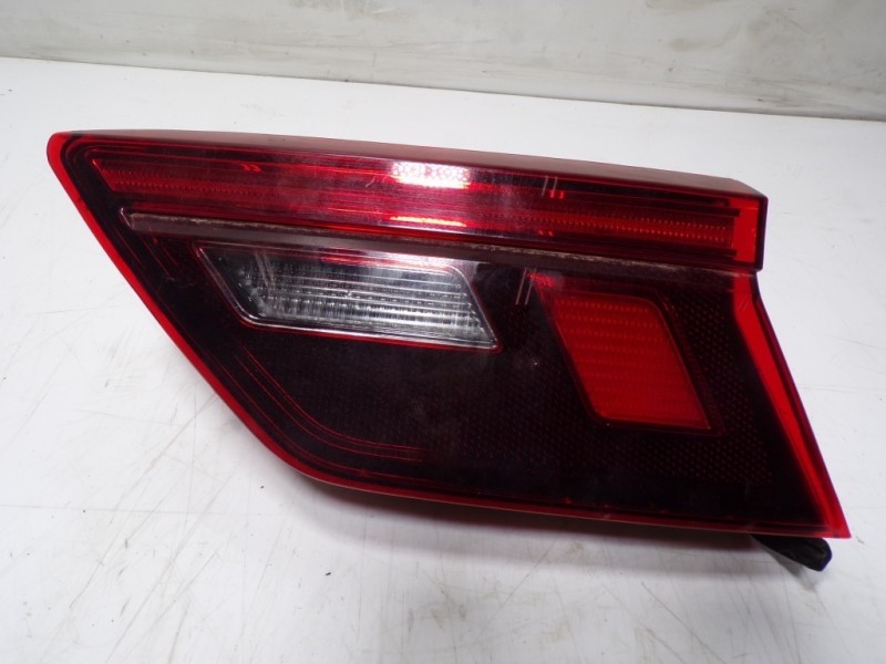 Recambio de piloto trasero derecho interior para volkswagen tiguan 2.0 tdi referencia OEM IAM 5NA945094F 2SA01252002 