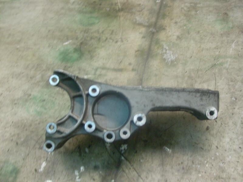 Recambio de soporte bomba inyeccion para audi a6 berlina (4b2) 2.4 (121kw) referencia OEM IAM   