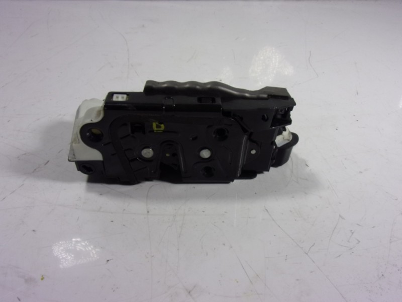 Recambio de cerradura puerta trasera izquierda para skoda yeti 1.2 tsi referencia OEM IAM 5K4839015R 5E0839016 