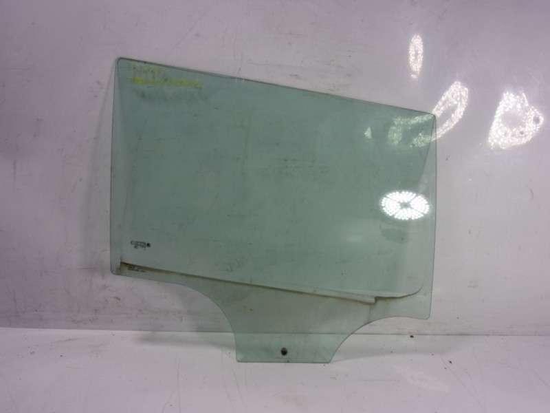 Recambio de cristal puerta trasero derecho para skoda yeti 1.2 tsi referencia OEM IAM 5L0845206A  