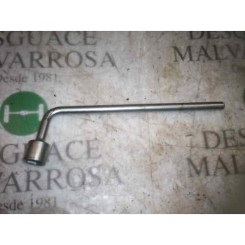 LLAVE RUEDA 