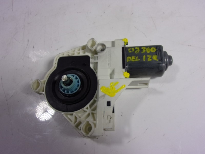 Recambio de motor elevalunas delantero izquierdo para skoda yeti 1.2 tsi referencia OEM IAM 8K0959811A 8K0959811A 