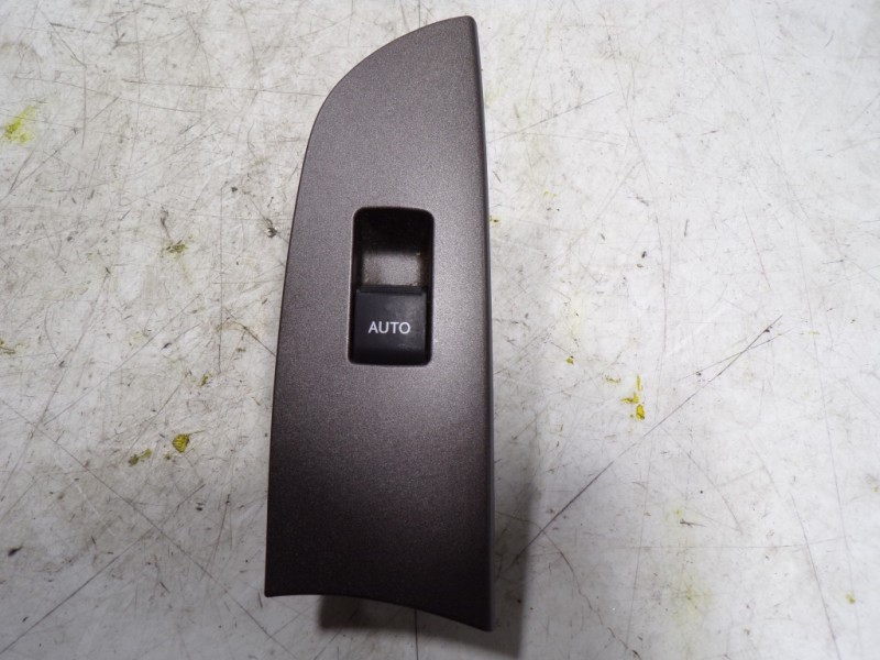 Recambio de mando elevalunas trasero derecho para lexus is200 (ds2/is2) 2.2 d-cat referencia OEM IAM 8481033110  