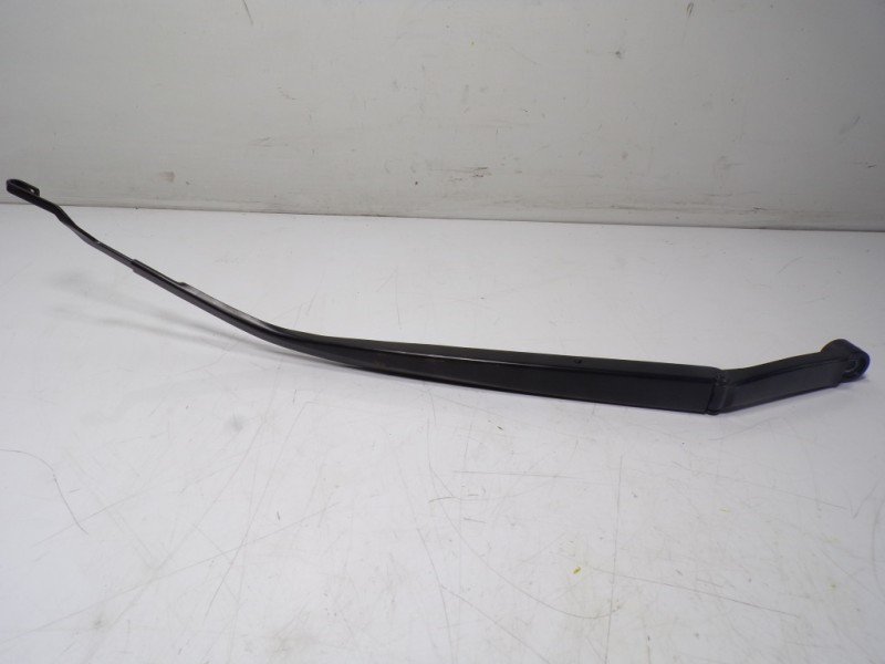 Recambio de brazo limpia delantero derecho para toyota corolla (e21) hybrid 90kw referencia OEM IAM 8521102430  