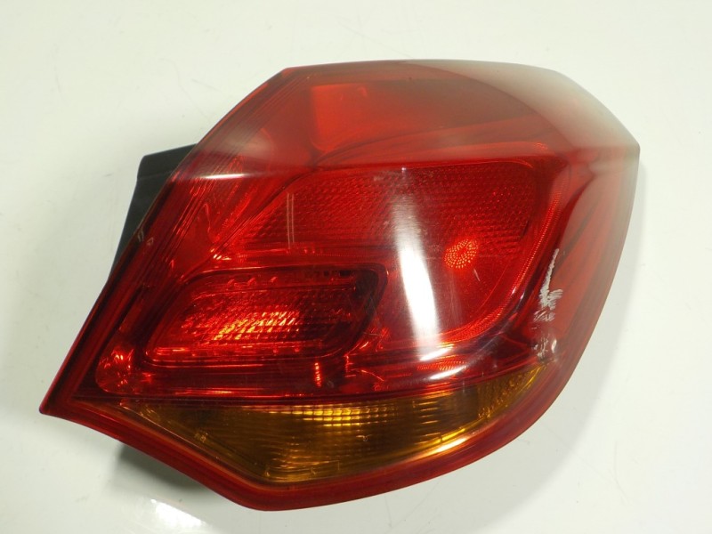 Recambio de piloto trasero derecho para opel astra j lim. 1.6 16v cat referencia OEM IAM 13306454  