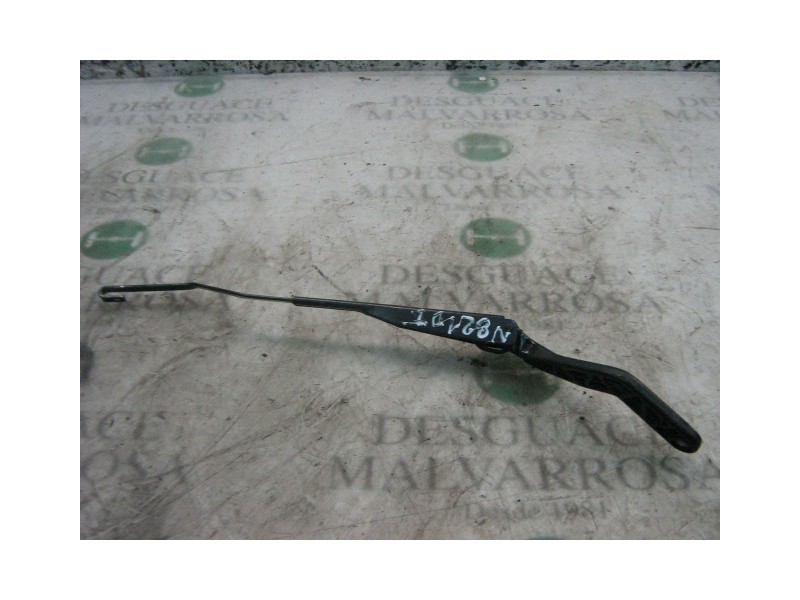 Recambio de brazo limpia delantero izquierdo para citroën saxo 1.1 sx referencia OEM IAM   