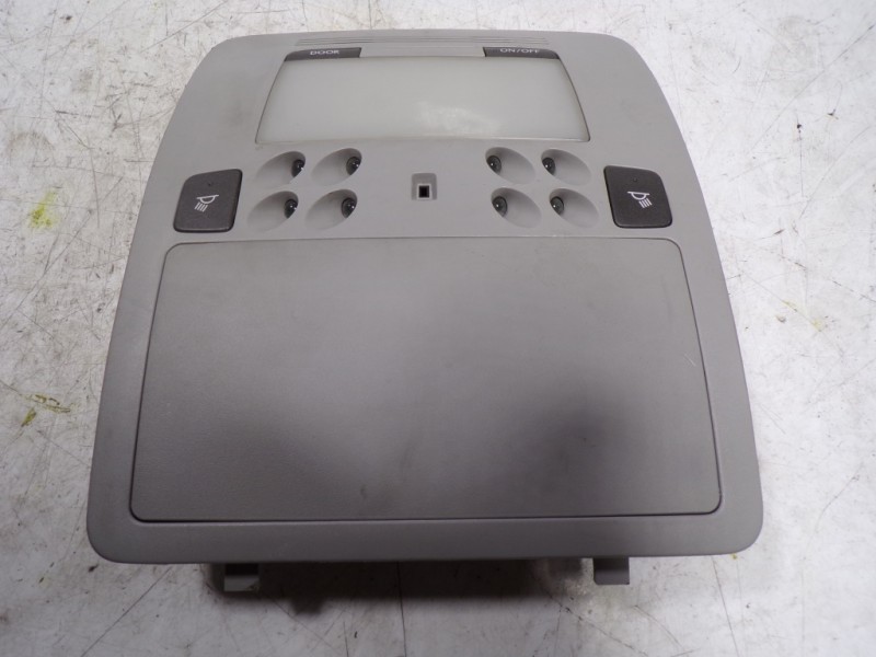 Recambio de piloto interior para lexus is200 (ds2/is2) 2.2 d-cat referencia OEM IAM 8126053731B0  